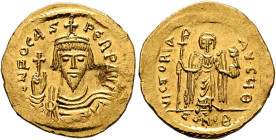 Phocas, 602-610. Solidus (Gold, 22 mm, 4.48 g, 6 h), Constantinopolis, 607-610. δ N FOCAS PЄRP AVI Draped and cuirassed bust of Phocas facing, wearing...