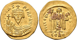 Phocas, 602-610. Solidus (Gold, 22 mm, 4.36 g, 6 h), Constantinopolis, 607-610. δ N FOCAS PЄRP AVI Draped and cuirassed bust of Phocas facing, wearing...