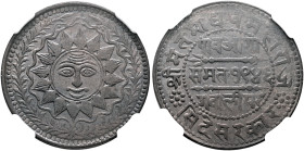 INDIA, Princely States. Gwalior, Scindia, Madho Rao(VS 1943-1982 / AD 1886-1925). 1/4 Anna (Copper, 25 mm, 6.40 g, 6 h), VS 1946 = AD 1889. Sun within...