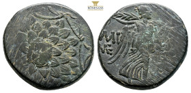 Pontos, Amisos. AE Circa 85-65 BC. (7.28g, 22mm) Aegis with Gorgoneion in centre / Nike advancing right, holding palm; AMI-Σ[OY] across fields; monogr...