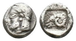 Troas, Kebren AR Triobol. 5th Century BC. Archaic head of Apollo left / Head of ram left within incuse square. Condition: Very Fine

Weight: 1,25 gr...