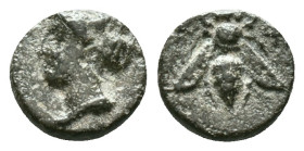 Ionia. Ephesos. AE 10. 375 BC. Anv.: Female head (Kabyle or Tyche) to left, wearing stephanos. Rev.: Bee; E-Φ across fields. Condition: Very Fine

W...