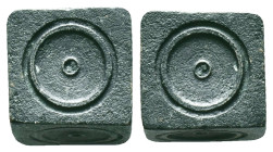 ANCIENT ISLAMIC BRONZE COMMERCİAL WEIGHTS (15th-19th).Ae. Reference: Condition: Very Fine

Weight: 14,4 gr. Diameter: 12,7 mm
