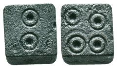 ANCIENT ISLAMIC BRONZE COMMERCİAL WEIGHTS (15th-19th).Ae. Reference: Condition: Very Fine

Weight: 14,2 gr. Diameter: 11,8 mm