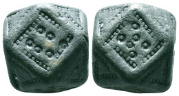ANCIENT ISLAMIC BRONZE COMMERCİAL WEIGHTS (15th-19th).Ae. Reference: Condition: Very Fine

Weight: 59,7 gr. Diameter: 25,3 mm