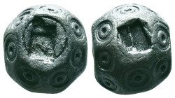 ANCIENT ISLAMIC BRONZE COMMERCİAL WEIGHTS (15th-19th).Ae. Reference: Condition: Very Fine

Weight: 27,4 gr. Diameter: 18,5 mm