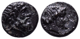 AEOLIS. Autokane. 3rd century BC. Obv: Laureate head of Zeus right. Rev: Head of Dionysos right. Æ 9mm, 1,00g