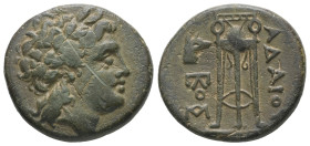 Kings of Thrace, Adaios. Ae, 7.41 g. - 21.71 mm. Circa 300-250 BC. Kypsela.
Obv.: Laureate head of Apollo right.
Rev.: ΑΔΑΙΟΥ; Tripod; to left, head o...