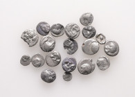 Lot of 19 unclassified See picture. LOT SOLD AS IS, NO RETURNS (H-89)