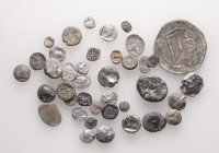 Lot of 40 unclassified See picture. LOT SOLD AS IS, NO RETURNS (H-86)