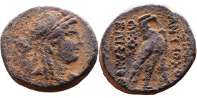 Antiochos IV Epiphanes (Seleukid King: 175-164 BC). AE bronze. Obverse: Bust of Isis Reverse: Eagle standing right on thunderbolt

24mm 19,65g

Ar...