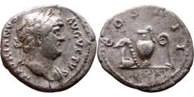 Hadrian (117-138) Denarius Obv: Laureate, draped bust of emperor. Rev: ladle, whip, jug and lituus.

19mm 3,00g