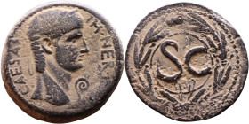Nero (54-68) Syria: Antioch. Bronze coin. Obv: Bust of emperor. Rev: Large S C

29mm 15,17g

Artificial sand patina
