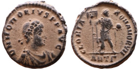 Honorius (395-423 AD). folis. Obv.: D N HONORIVS P F AVG Rosette-diademed, draped and cuirassed bust Rev.: GLORIA ROMANORVM, emperor standing front, l...
