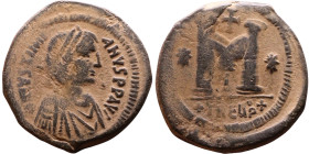 Justinian I (527-565) Follis. Obverse: DN IVSTINIANVS PP AVG, diademed, draped, and cuirassed bust right Reverse: Large M, mintmark

31mm 13,47g

...