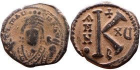 Maurice Tiberius (582-602) Half Follis Obverse: Crowned bust facing, wearing consular robes, holding mappa and eagle-tipped scepter , Reverse: Large K...
