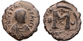 Justin I (518-527) Follis Obverse: DN IVSTINVS PP AVG, diademed, draped, and cuirassed bust right Reverse: Large M, Mintmark

32mm 15,00g

Artific...