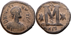 Justin I (518-527) Follis Obverse: DN IVSTINVS PP AVG, diademed, draped, and cuirassed bust right Reverse: Large M, Mintmark

31mm 16,00g

Artific...