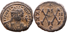 Maurice Tiberius (582-602) Half Follis Obverse: Crowned bust facing, wearing consular robes, holding mappa and eagle-tipped scepter , Reverse: Large X...