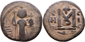 al-Malik ibn Marwan (687-705), Byzantine style folis Obverse: Imperial figure holding globe and cross Reverse: M and inscription

20mm 3,94g

Arti...