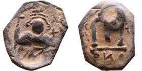 Constans II (641-668) Follis. Obverse: Imperial figure holding cross and globus Reverse: m and inscription

20mm 2,50g

Artificial sand patina
