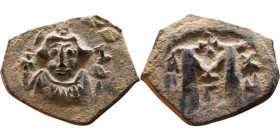 Constans II (641-668) Follis. Obverse: Imperial figure holding cross and globus Reverse: m and inscription

21mm 3,65g