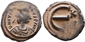 Justinian I (527-565) Pentanummium. Obverse: DN IVSTINIANVS PP AVG, diademed, draped, and cuirassed bust right Reverse: Large E

18mm 3,70g

Artif...