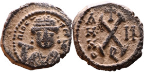 Maurice Tiberius (582-602) Decanummium Obverse: Crowned bust facing, wearing consular robes, Reverse: Large X

18mm 3,36g

Artificial sand patina