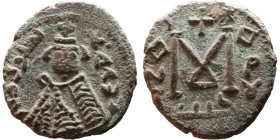 al-Malik ibn Marwan (687-705), Byzantine style folis Obverse: Imperial figure holding globe and cross Reverse: M and inscription

19mm 4,00g