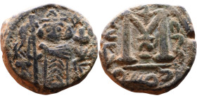 al-Malik ibn Marwan (687-705), Byzantine style folis Obverse: Imperial figure holding globe and cross Reverse: M and inscription

17mm 4,39g