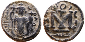 al-Malik ibn Marwan (687-705), Byzantine style folis Obverse: Imperial figure holding globe and cross Reverse: M and inscription

19mm 3,92g