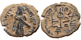 al-Malik ibn Marwan (687-705) Follis. Obverse: Standing caliph Reverse: Modified cross potent set on steps

21mm 3,00g