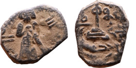al-Malik ibn Marwan (687-705) Follis. Obverse: Standing caliph Reverse: Modified cross potent set on steps

17mm 2,29g

Artificial sand patina