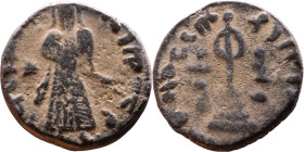 al-Malik ibn Marwan (687-705) Follis. Obverse: Standing caliph Reverse: Modified cross potent set on steps

16mm 3,00g

Artificial sand patina