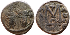 al-Malik ibn Marwan (687-705), Byzantine style folis Obverse: Two standing figures Reverse: Large M and inscription

18mm 4,10g