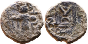 al-Malik ibn Marwan (687-705), Byzantine style folis Obverse: Imperial figure holding globe and cross Reverse: M and inscription

17mm 3,60g