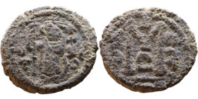 al-Malik ibn Marwan (687-705), Byzantine style folis Obverse: Imperial figure holding globe and cross Reverse: M and inscription

20mm 3,96g