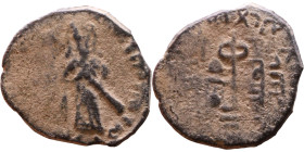al-Malik ibn Marwan (687-705) Follis. Obverse: Standing caliph Reverse: Modified cross potent set on steps

18mm 1,79g

Artificial sand patina