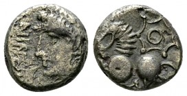 Helvetii, AR Ninno-Quinar 

Gallia, Helvetii. AR Quinar (10 mm, 1.52 g), um 50 v. Chr. Ninno/Pferd-Typ. 
Av. Männlicher Kopf mit Flügelhelm (Merkur...