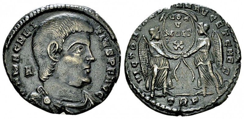 Magnentius AE22 

Magnentius (350-353 AD). AE22 (21-22 mm, 4.58 g), Treveri, 3...