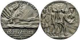 Karl Goetz, Lusitania-Medaille 

Karl Goetz. Eisengussmedaille 1915 (55 mm, 70.68 g), auf die Torpedierung des britischen Passagierschiffes "Lusitan...