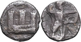 GRÈCE ANTIQUE - GREEK
Phénicie, Sidon. Seizième de shekel An 3.
BMC.15 pl.18/10 ; Argent - 0,42 g - 8 mm - 12 h
TTB.