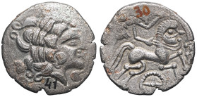 GAULE - CELTIC
Riedones. Statère de billon à la rouelle, classe IV ND (Ier siècle avant J.-C.).
LT.6774 - DT.2313-2314 ; Billon - 6,31 g - 22,5 mm - 1...