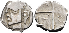 GAULE - CELTIC
Volques Tectosages. Drachme à la tête cubiste Ier siècle av. JC.
LT.3254v ; Argent - 2,65 g - 15 mm - 11 h
TTB.