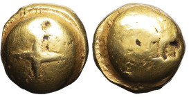 GAULE - CELTIC
Sénons. Statère globulaire à la croix ND (100-50 av. J.-C.).
DT.2537 v. - LT.- - GB.128 v. ; Or - 7,39 g - 13 mm - 12 h
Quelques irrégu...