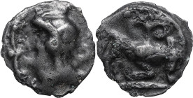 GAULE - CELTIC
Leuques. Potin au taureau et au lis ND (1er s. av. J.-C.).
DT.229 - LT.9155 ; Potin - 2,22 g - 17 mm - 9 h
Corrodé au revers. TTB.