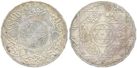 MAROC - MOROCCO
Abdül Aziz I (1894-1908). 5 dirhams AH 1315 (1898), Berlin.
Lec.166 - KM.12.1 ; Argent - 14,50 g - 33 mm - 12 h
TTB à Superbe.