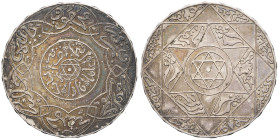 MAROC - MOROCCO
Abdül Aziz I (1894-1908). 5 dirhams AH 1316 (1899), Paris.
Lec.167 - KM.12.2 ; Argent - 14,57 g - 33 mm - 12 h
Presque Superbe.