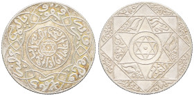 MAROC - MOROCCO
Abdül Aziz I (1894-1908). 2 1/2 dirhams AH 1316 (1899), Paris.
Lec.143 - KM.11.2 ; Argent - 7,21 g - 26 mm - 12 h
Superbe.