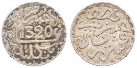 MAROC - MOROCCO
Abdül Aziz I (1894-1908). 1/2 dirham AH 1320 (1902), Londres.
Lec.110 = cet exemplaire - KM.18.1 ; Argent - 1,25 g - 15 mm - 12 h
Une ...